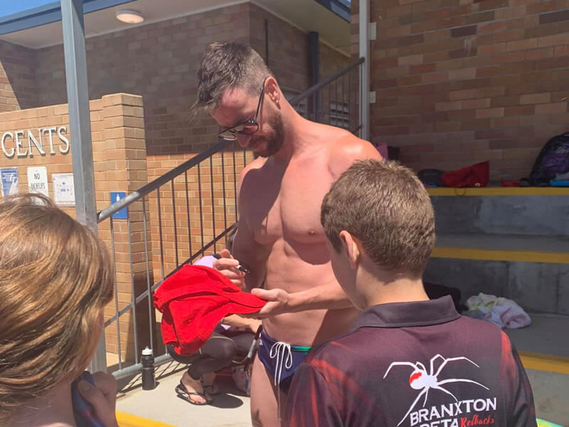 james-magnussen-signing-autographs-with-bgsc-swimmers